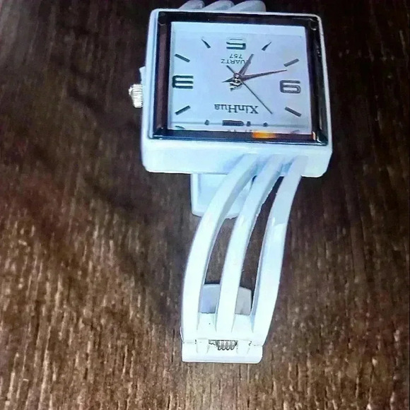 Water resistant watch - Picture 4 of 5